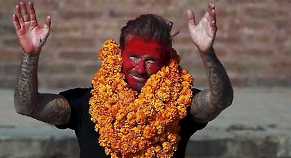 Ο Μπέκαμ βάφτηκε κόκκινος και έπαιξε μπάλα  με πιτσιρικάδες!