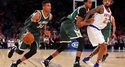 Παρασέρνει τους Μπακς ο Giannis