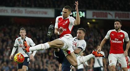 Σιγά που θα την άφηνε μόνη! (video)