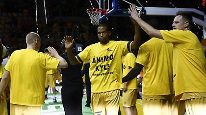 Όλοι δίπλα στον Κάιλ (video)