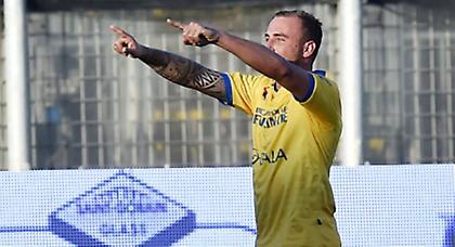 Στόπερ σκοράρει με... καθιστό ψαλιδάκι (video)