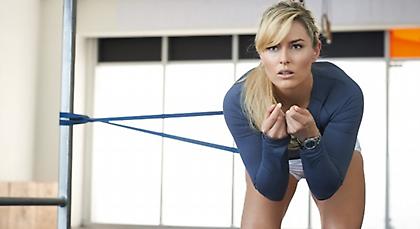 Δάγκωσαν άγρια τη Λίντσεϊ Βον τα σκυλιά της (video)