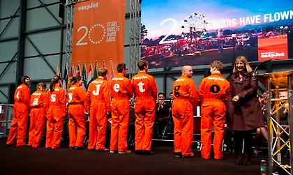 20 χρόνια easyJet με ειδική εμφάνιση σε αεροσκάφος και φουτουριστικές στολές
