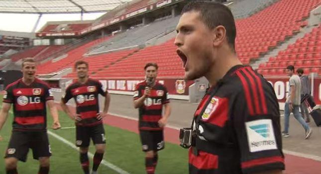 Ο Κυριάκος Παπαδόπουλος βάζει απευθείας… κόρνερ! (video)