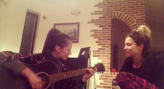 Δείτε την Κατερίνα Στικούδη να τραγουδάει Παύλο Σιδηρόπουλο