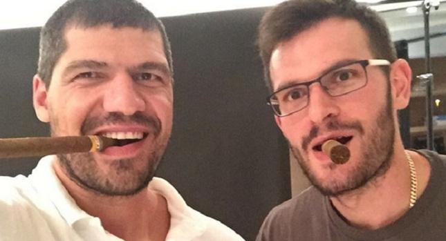 Ο Λάζος και ο Φώτσης με τα πούρα τους (pics)