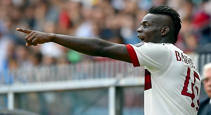 Το έκανε κι αυτό: Ο Μπαλοτέλι με παπούτσια-καρτούν!