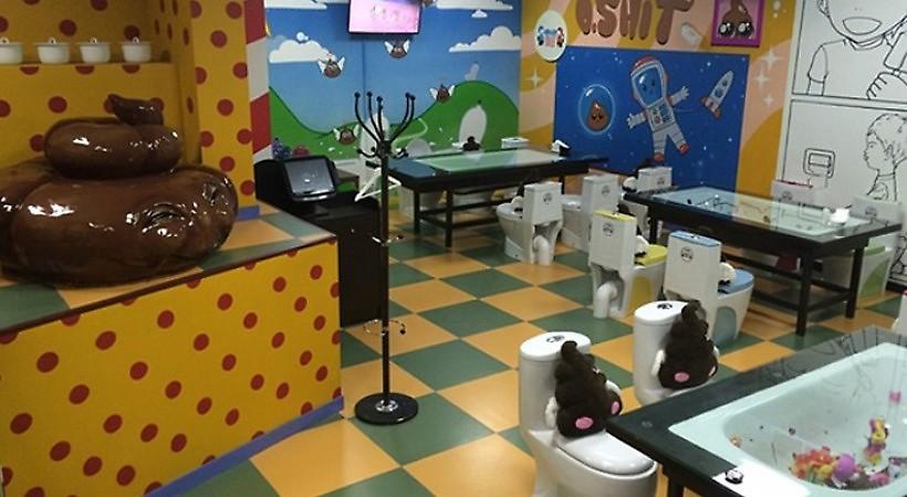 Η πιο αηδιαστική καφετέρια με… τουαλέτες για καθίσματα