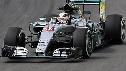 Αυτή τη φορά δεν τράκαρε ο Χάμιλτον