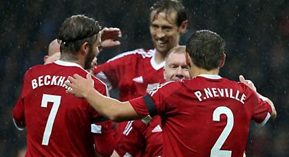 Μπέκαμ σεντράρει, Σκόουλς σκοράρει (video)