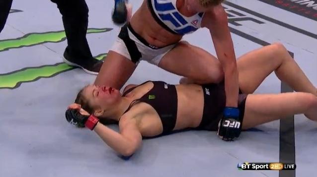 Η Χολμ έβγαλε νοκ άουτ τη Ράουζι!