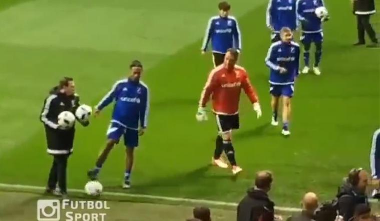 Ποδιά σε περαστικό ο Ροναλντίνιο (video)