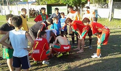 Απίστευτη βιαιότητα σε ερασιτεχνικό αγώνα (video)