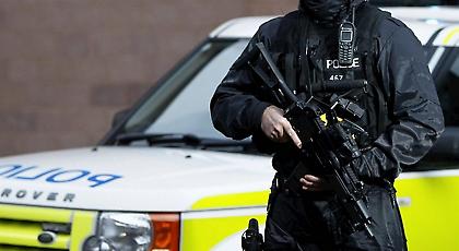 Ένοπλοι αστυνομικοί στο Αγγλία-Γαλλία