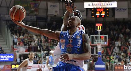 Τα «θαλάσσωσε» η Σάσαρι