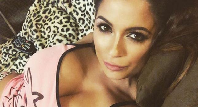 Η Ιταλίδα Σάρα Καρμπονέρο με το «εκρηκτικό» στήθος (vids, pics)