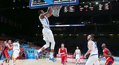 Στο Top 10 το alley-hoop Καλάθη-Αντετοκούνμπο (video)