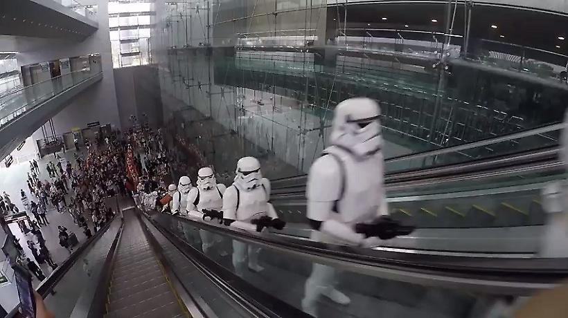Stormtroopers στο αεροδρόμιο της Σιγκαπούρης (video)