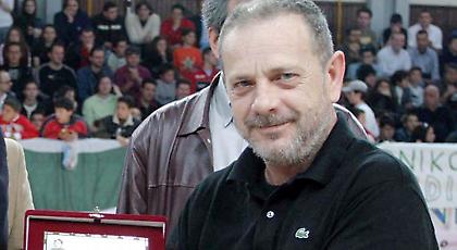 Θρήνος για τον Κώστα Μεσάικο