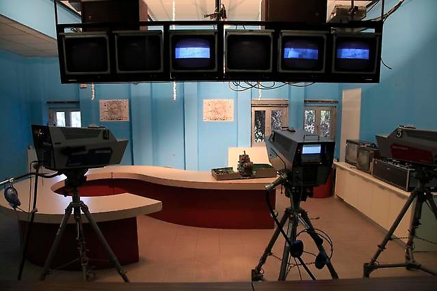 Καυτό ειδύλλιο διεθνή παίκτη με παρουσιάστρια!