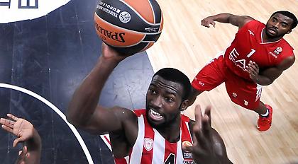 Ο Γιανγκ στο πλευρό του Ολυμπιακού (pic)