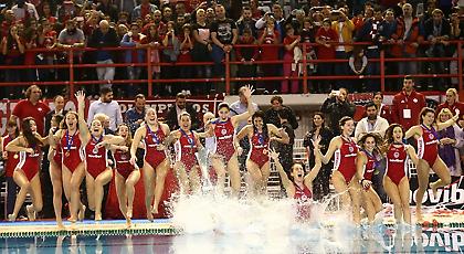 Τρελό ερυθρόλευκο γλέντι! (Pics)