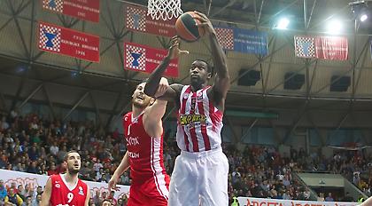 Πώς τα κατάφερε ο… μισός Ολυμπιακός (video)