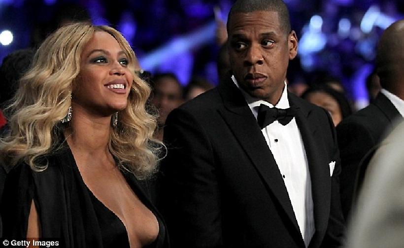 Άφησαν το μποξ κι έβλεπαν το ντεκολτέ της Beyonce (pics)