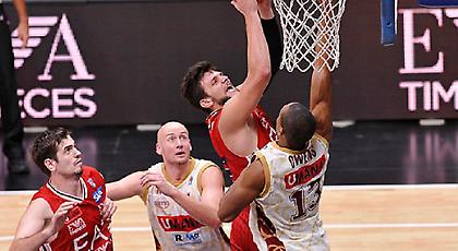 «Πάρτι» η Αρμάνι κόντρα στον Μπράμο