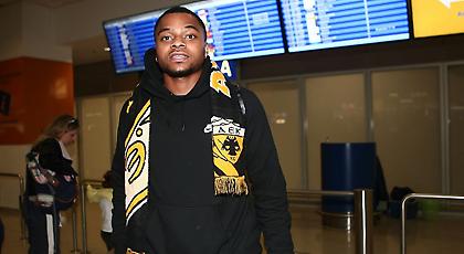 Με το στυλό στο χέρι ο Κούπερ (pic)