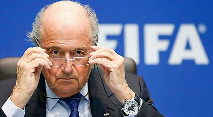 «Τελειώνουν» και τον Μπλάτερ!