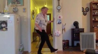 90χρονη παίζει μεγάλη μπάλα! (video)