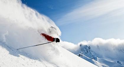 Απίστευτη πτώση σκιέρ από 500 μέτρα (video)