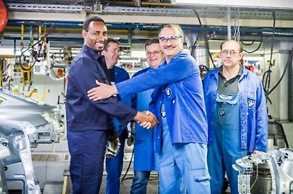 Το BMW Group εκπαιδεύει 500 πρόσφυγες