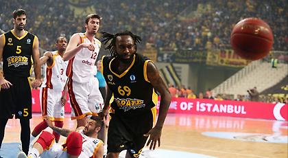 Φεύγει για Τουρκία ο Ουόρεν!