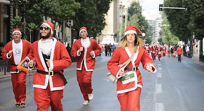 «Athens Santa Run»: Πλημμύρισαν Αϊ Βασίληδες οι δρόμοι της Αθήνας