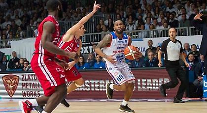 Έρχεται… πεισμωμένη στο ΣΕΦ η Αρμάνι!