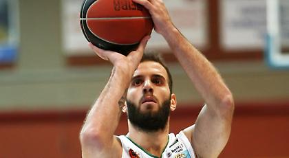 Το πρώτο καλάθι του Παππά! (video)