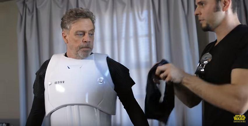 Ο Luke Skywalker κυκλοφορεί με πανοπλία Stormtrooper