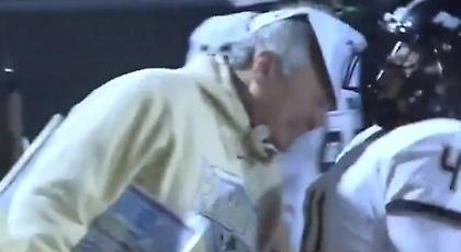 Προπονητής κουτούλησε παίκτη του και τραυματίστηκε (video)