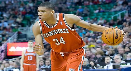 Νίκη στα γενέθλια για Αντετοκούνμπο