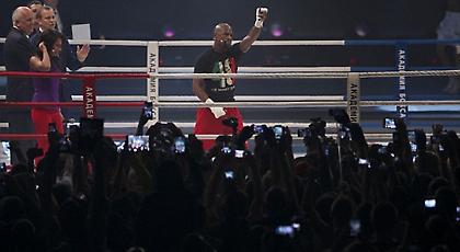 Ρεκόρ Γκίνες: 3.000 ρώσοι βρέθηκαν σε σεμινάριο του Μέιγουέδερ! (pics, video)