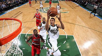 Απίστευτη νίκη με Γιάννη οι Μπακς