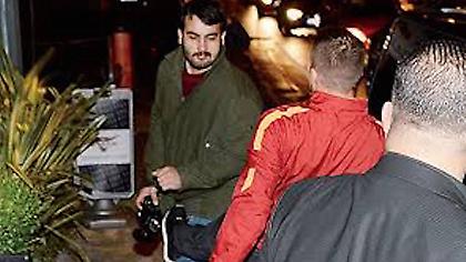 Ο Ποντόλσκι επιτέθηκε με κλωτσιές σε φωτογράφο (pic)