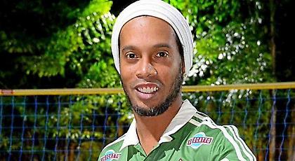 Συμβόλαιο για δύο ματς υπέγραψε ο Ροναλντίνιο