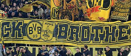 Το κεντρικό πανό στην κερκίδα της Ντόρτμουντ ήταν… του Άρη (pics)