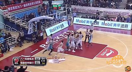 Το ξύλο βγήκε από το… κινεζικό πρωτάθλημα (video)