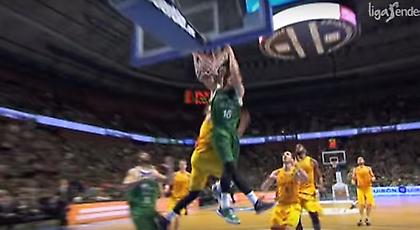 Το φοβερό κάρφωμα του Νέντοβιτς πάνω στον Περπέρογλου (video)