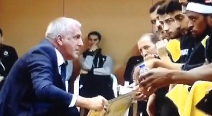 Θα του… φορούσε στο κεφάλι το πινακάκι ο Ζοτς (video)