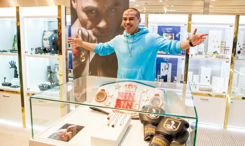 Κρεμάστε τα... γάντια του Ζαμπίδη στο λαιμό σας